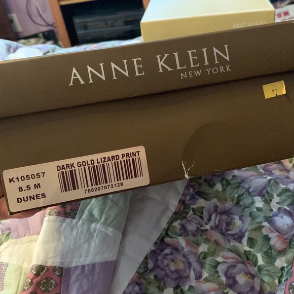 Anne Klein strait wedge sandal. Dark gold lizard print. Size 8.5 - Picture 5 of 5